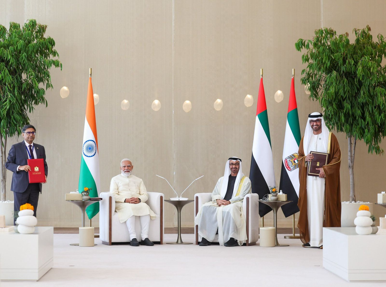 पांच देशों के दौरे पर निकले प्रधानमंत्री मोदी, यूएई में रक्षा और ऊर्जा समझौतों के साथ भारत ने बढ़ाए वैश्विक संबंध