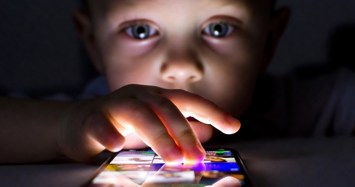 Britain Bans Children from Social Media — But Scientists Say the Real Problem Is the Algorithm, Not the Child