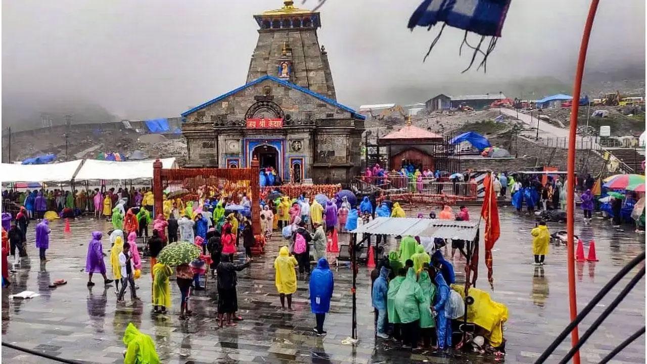उत्तराखंड में मानसून का कहर: चारधाम यात्रा पर मौसम की मार, कई मार्ग बाधित, प्रशासन ने जारी की एडवाइजरी